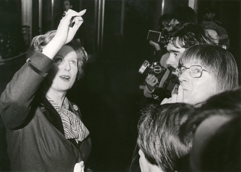 Margaret Thatcherová s novináři, 27. 11. 1981 (foto: Archiv Evropské komise)